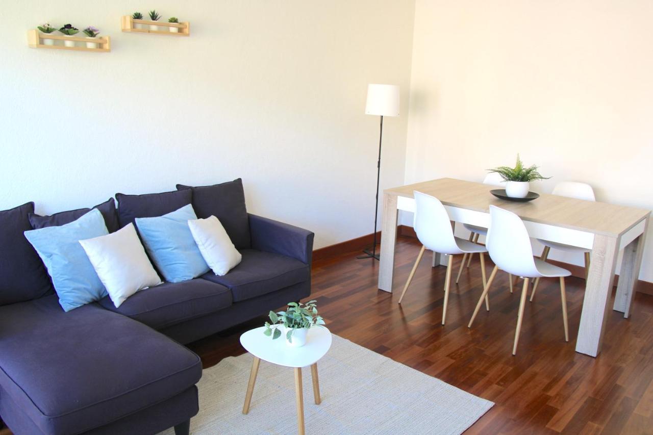 Appartement Cozy With Free Parking & Close To